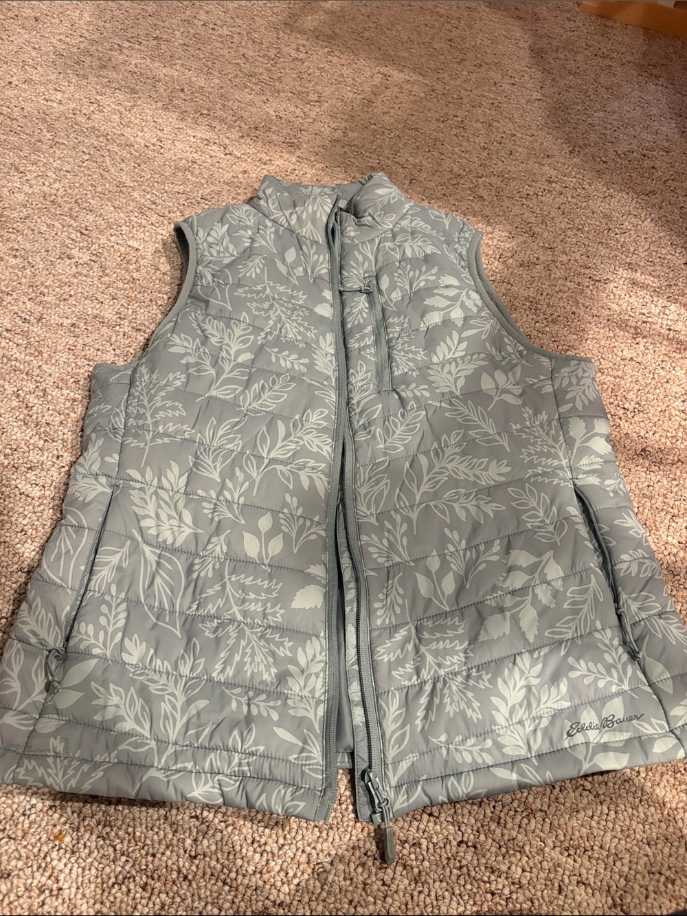 Eddie Bauer Leaf-Print Quilted Puffer Vest in Sage Green